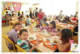 Que mangent les enfants à la cantine ? 