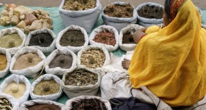 ROADSIDE-SPICE-MARKET-OLD-DELHI-copy-1024x550